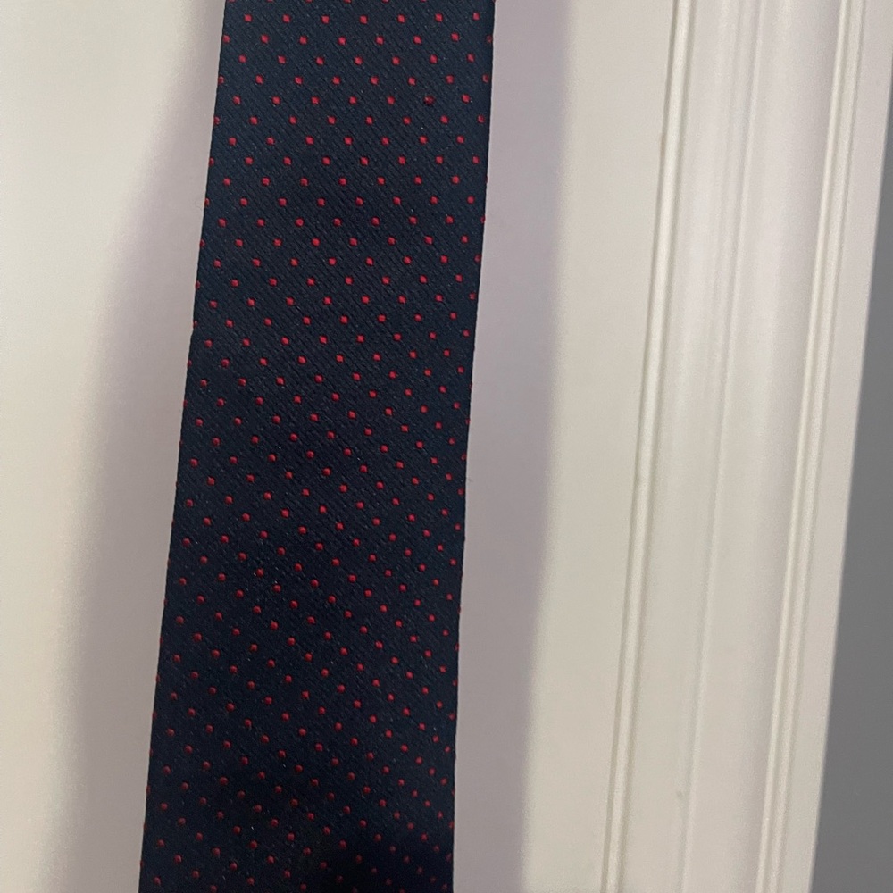 Christian Dior Tie Navy Blue with red tiny spots Sz Os - Picture 6 of 13
